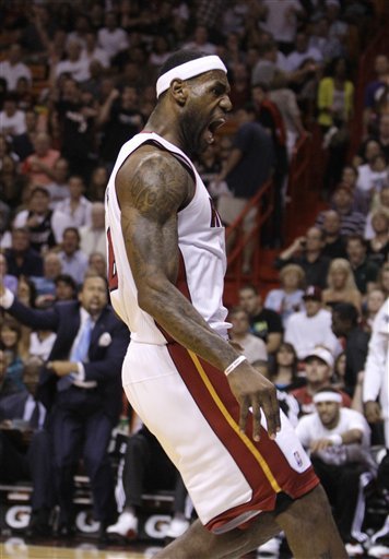 门将看呆：这也能进？（门将当场傻眼：这球也能进？）