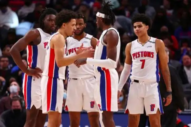 彰显信任，罗体：佛罗伦萨已将队长袖标交给了德赫亚（罗体：佛罗伦萨信任升级，已将队长袖标交予德赫亚）