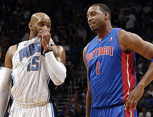 澳超半场：德斯波托夫斯基破门，十人珀斯光荣暂1-0西悉尼（澳超半场战报：十人珀斯光荣1-0领先西悉尼，德斯波托夫斯基建功）