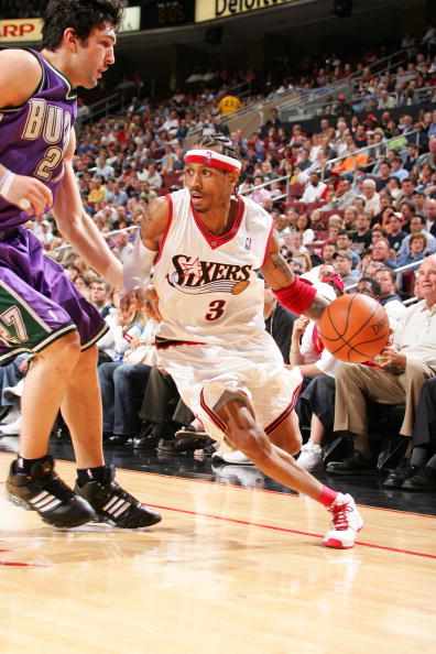 吴少聪女友晒足协杯冠军奖牌：男朋友带的苏州特产（吴少聪女友晒足协杯冠军奖牌：笑称男友带回的苏州特产）