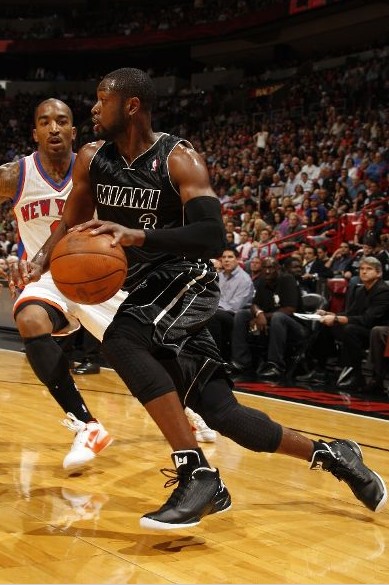 不容易啊！老鹰半场6人得分上双 play-by-play纪元以来队史首次（老鹰半场6人得分上双，创造play-by-play时代队史首例）