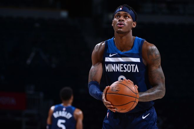 轻松高效！杰伦威22分钟8中5拿到15分5板5助 正负值+32（高效输出！杰伦威22分钟8投5中贡献15分5篮板5助攻，正负值+32）