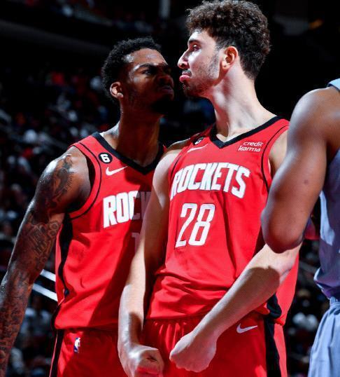 邮报：贝林厄姆被换下时异常愤怒，这再次展示了他的自私（邮报：被换下怒火难平，贝林厄姆再遭质疑自私）