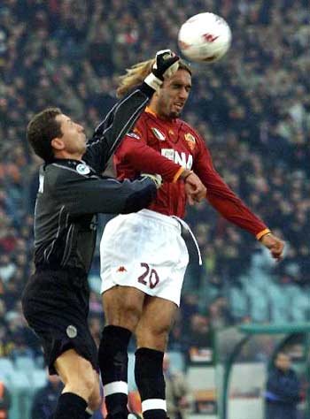 足球国足专机启程，目标三连胜（国足包机起航，剑指三连胜）