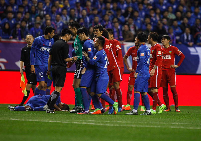 中足联俱乐部财务约定：若签阴阳合同俱乐部将降级，球员禁赛两年（中足联财务新规：俱乐部若涉阴阳合同将被降级，相关球员禁赛两年）