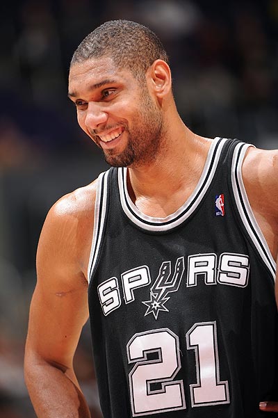 灰熊主场迎战开拓者 莫兰特因右小腿拉伤连续第10场缺席！（灰熊主场迎开拓者，莫兰特因右小腿拉伤连续第10场缺阵）