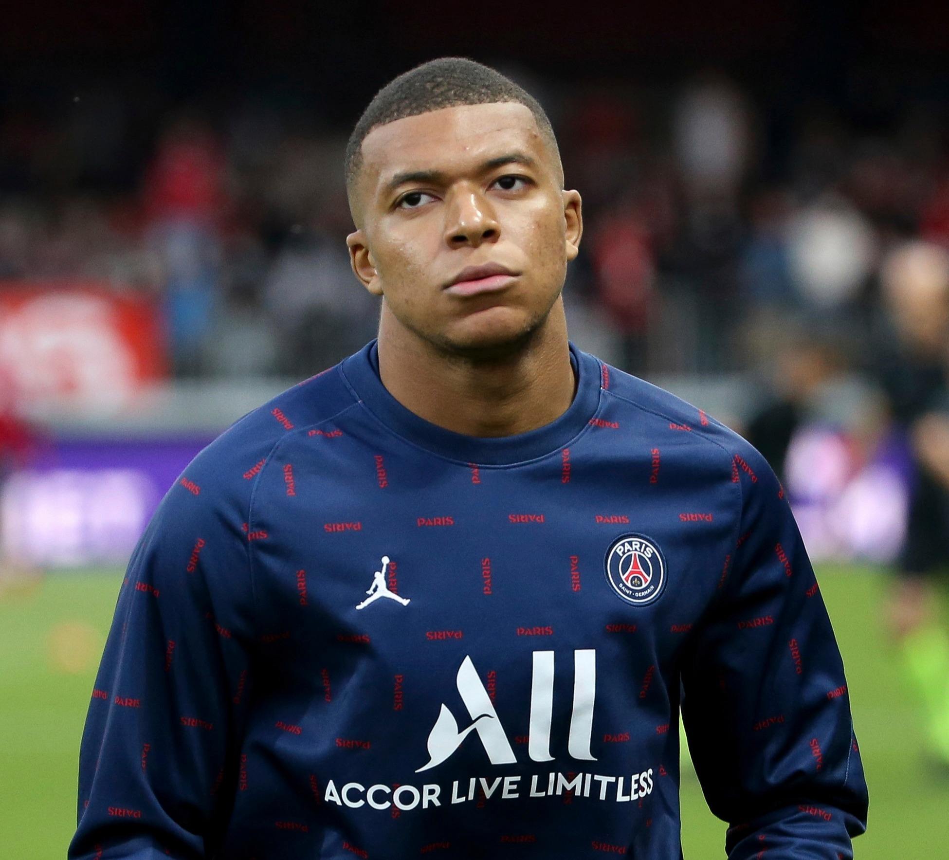 王者回归！博格巴雨中亮相法甲，过去816天他经历了什么？（博格巴雨中重返法甲：阔别816天，他经历了什么？）