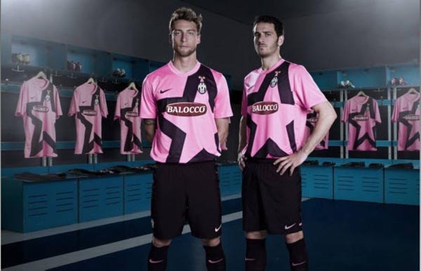 詹姆斯的末节表现：关键时刻挺身而出（詹姆斯末节发威：关键时刻力挽狂澜）