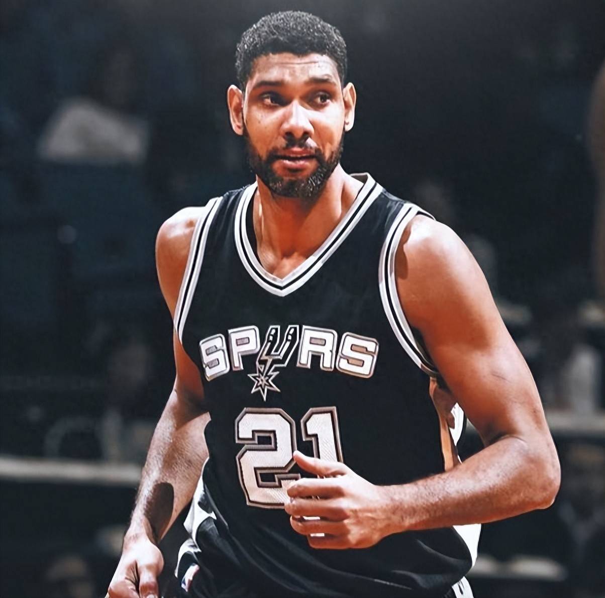 继C罗和小卢卡斯后，奥斯梅恩是第三位欧冠客场对贾府戴帽的球员（奥斯梅恩继C罗、小卢卡斯之后，成为欧冠客场对贾府上演帽子戏法的第三人）