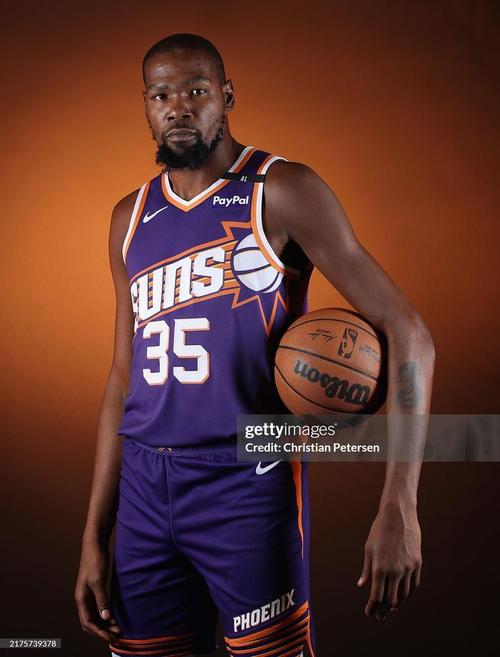 西甲：巴萨客场2-2战平塞维利亚（西甲：巴萨客场与塞维利亚2-2握手言和）