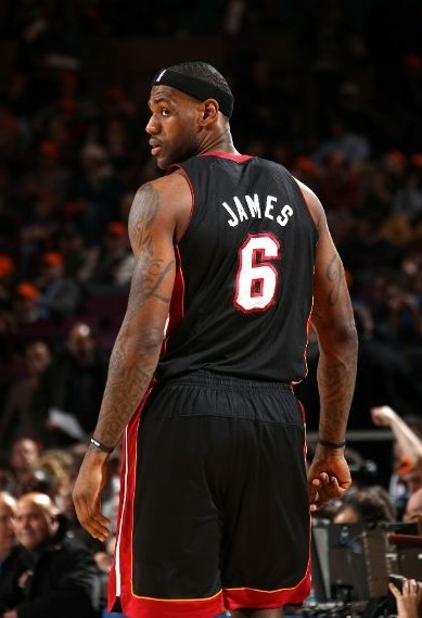 他是申花最被低估的球员，为俱乐部宁愿枯坐板凳，今年只出场一次（申花的隐形功臣，甘为球队坐冷板凳，本赛季仅登场一次）