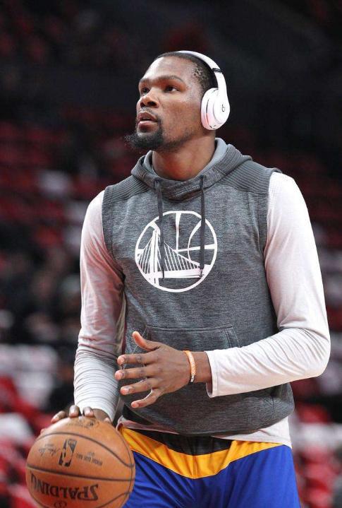 中超第30轮跑动距离榜：钟晋宝13356米居首，周定洋第二（中超第30轮跑动距离排行：钟晋宝以13356米登顶，周定洋位居第二）