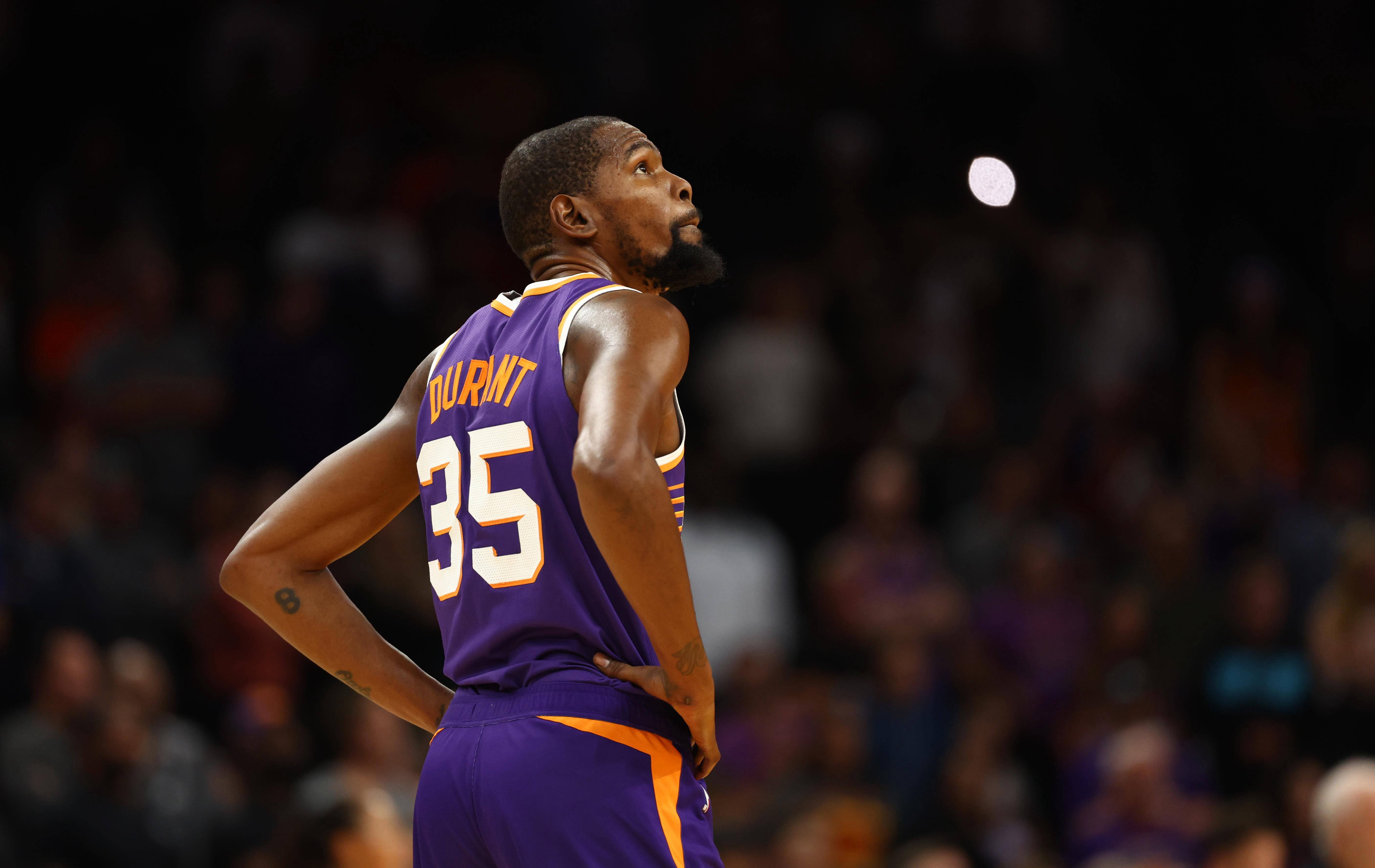 卡森·华莱士：篮球场上的防守大师（卡森·华莱士：防守端的篮坛铁闸）