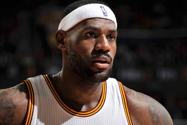 记者：曼联赛季结束可清理11人，能节省出208万英镑周薪（记者：曼联赛季结束后或清洗11人，预计节省208万英镑周薪）