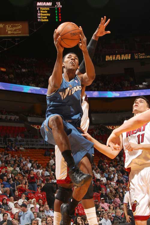 追梦连续两场自我“献祭”！勇士在三连败后迎来一波两连胜（追梦连续两场自我“献祭”，勇士摆脱三连败迎来两连胜）